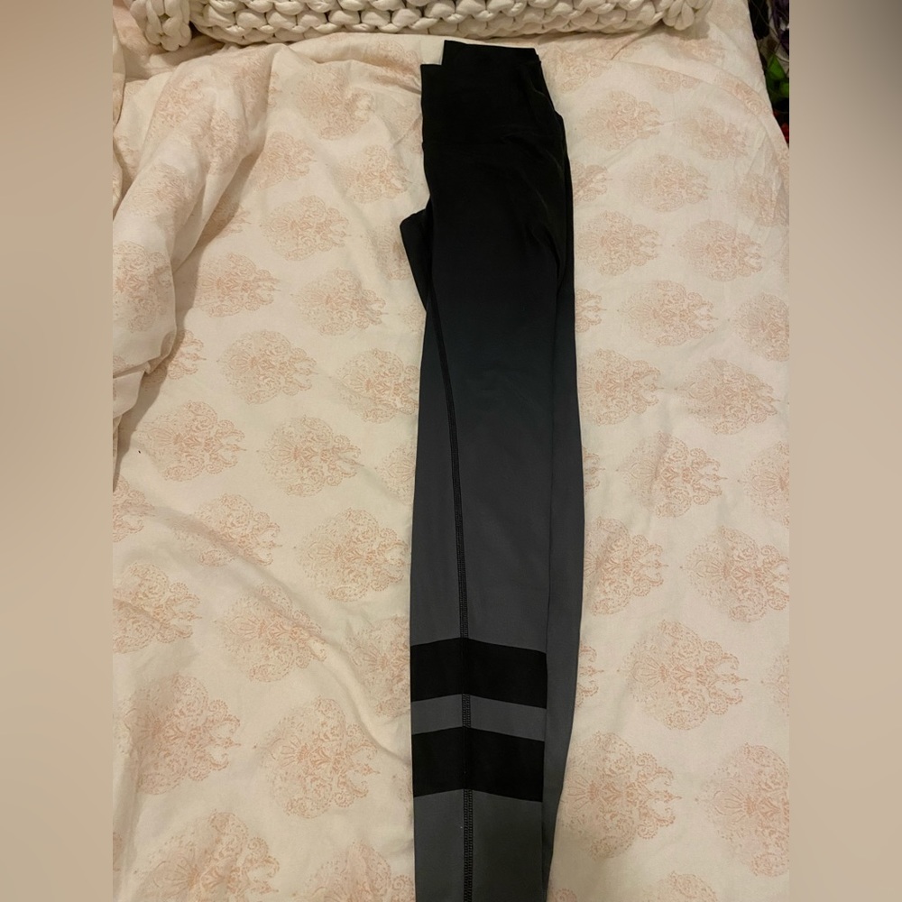 Athletic leggings